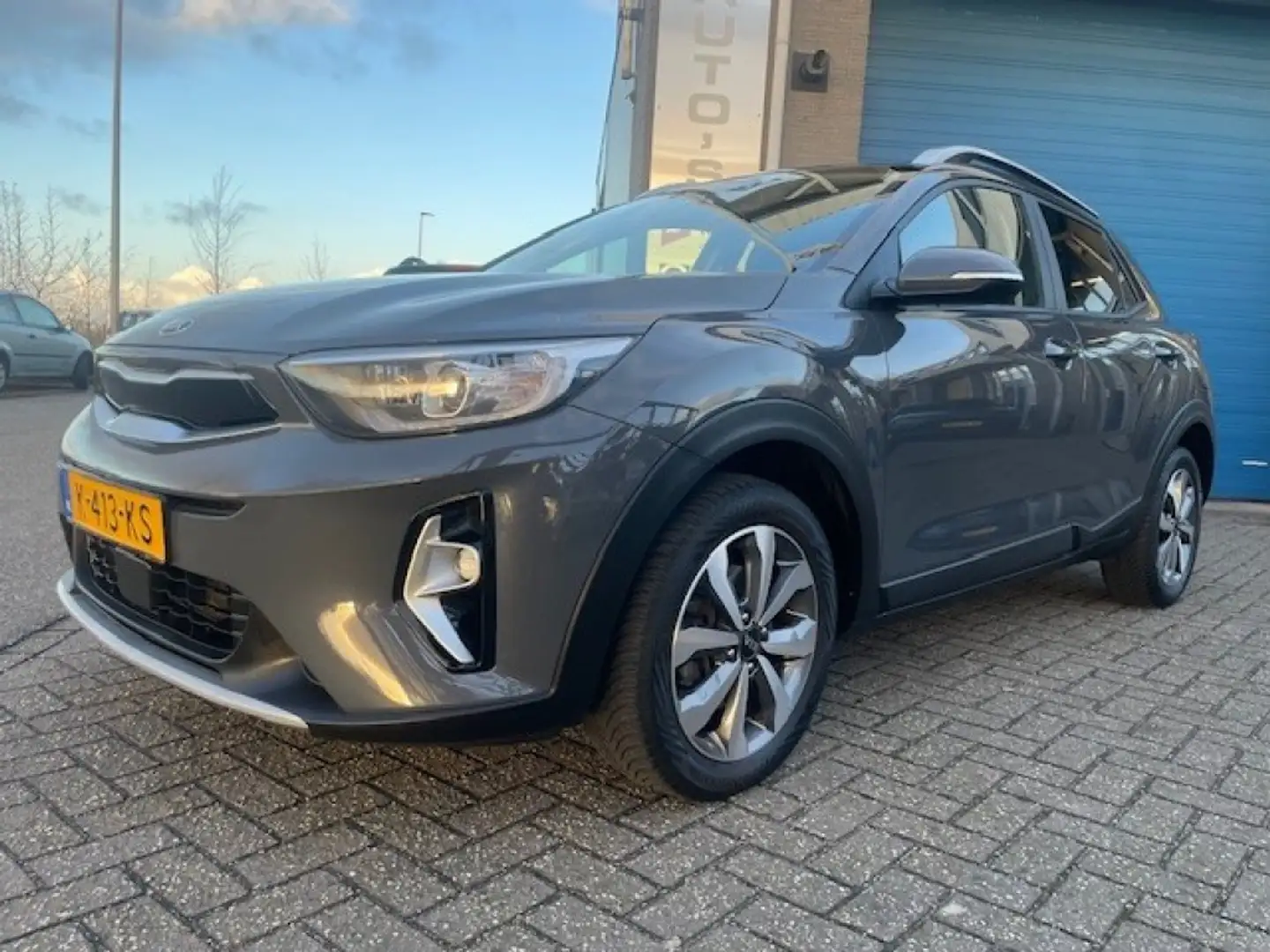 Kia Stonic 1.0 T-GDI MHEV DYN+L Szürke - 1