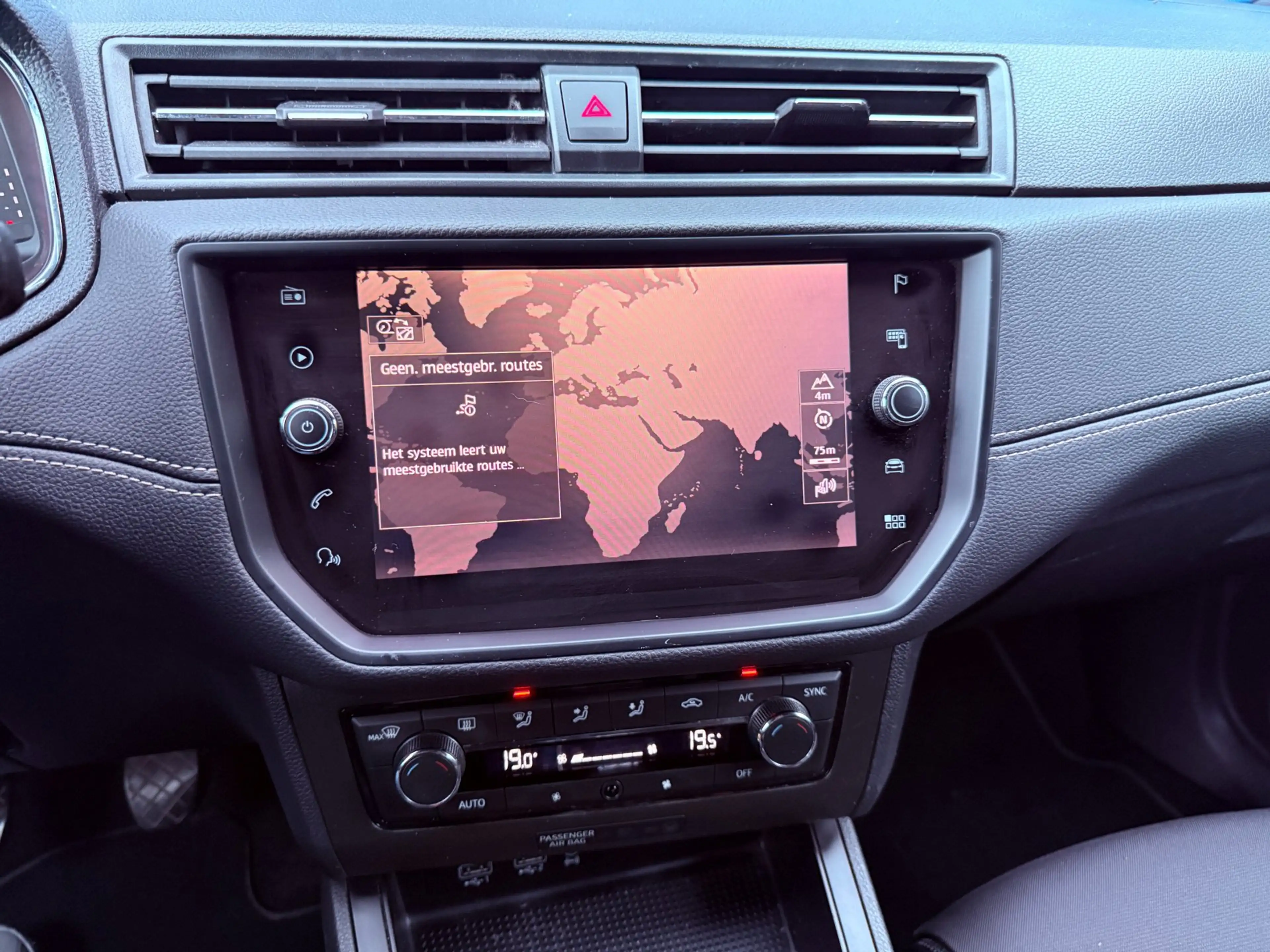 SEAT Ibiza 1.0 TSI Excellence|Navi|Climate — photo 9