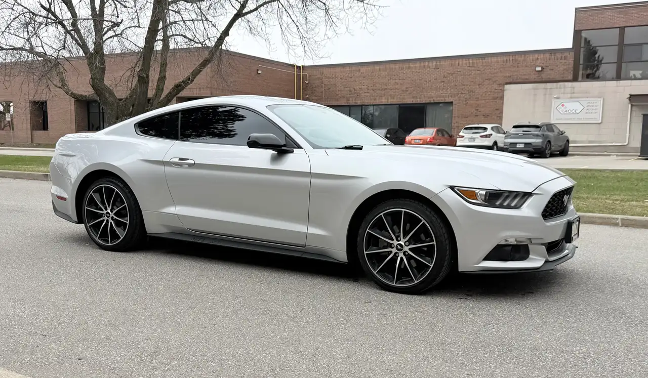 Ford Mustang снимка Ford Mustang