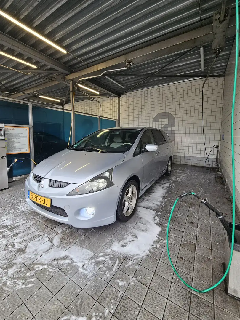 Mitsubishi Grandis 2.4-16V Intense 6p. Silber - 2