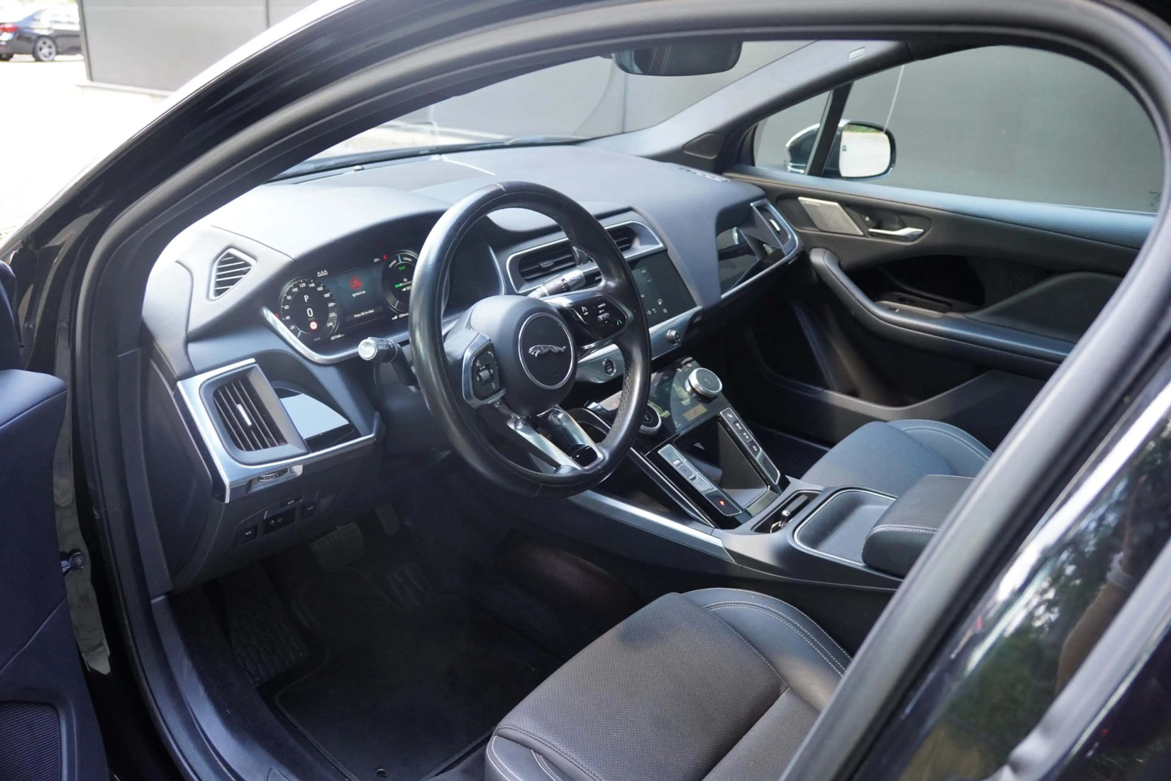 Jaguar I-Pace EV320 S Business Pack 90 kWh / New battery 30k / S — photo 8