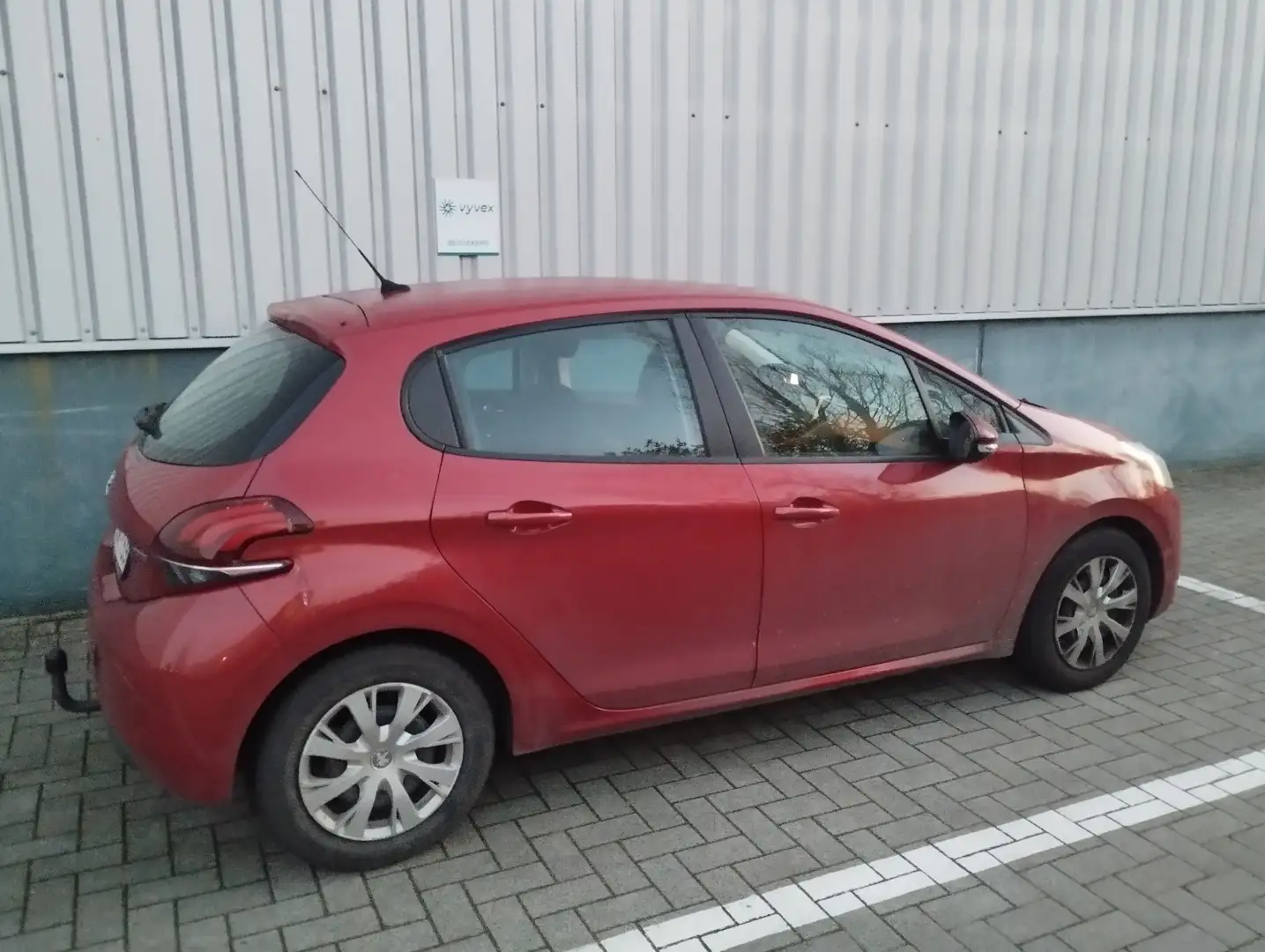 Peugeot 208 208 i PureTech 68 Urban Move Rouge - 2