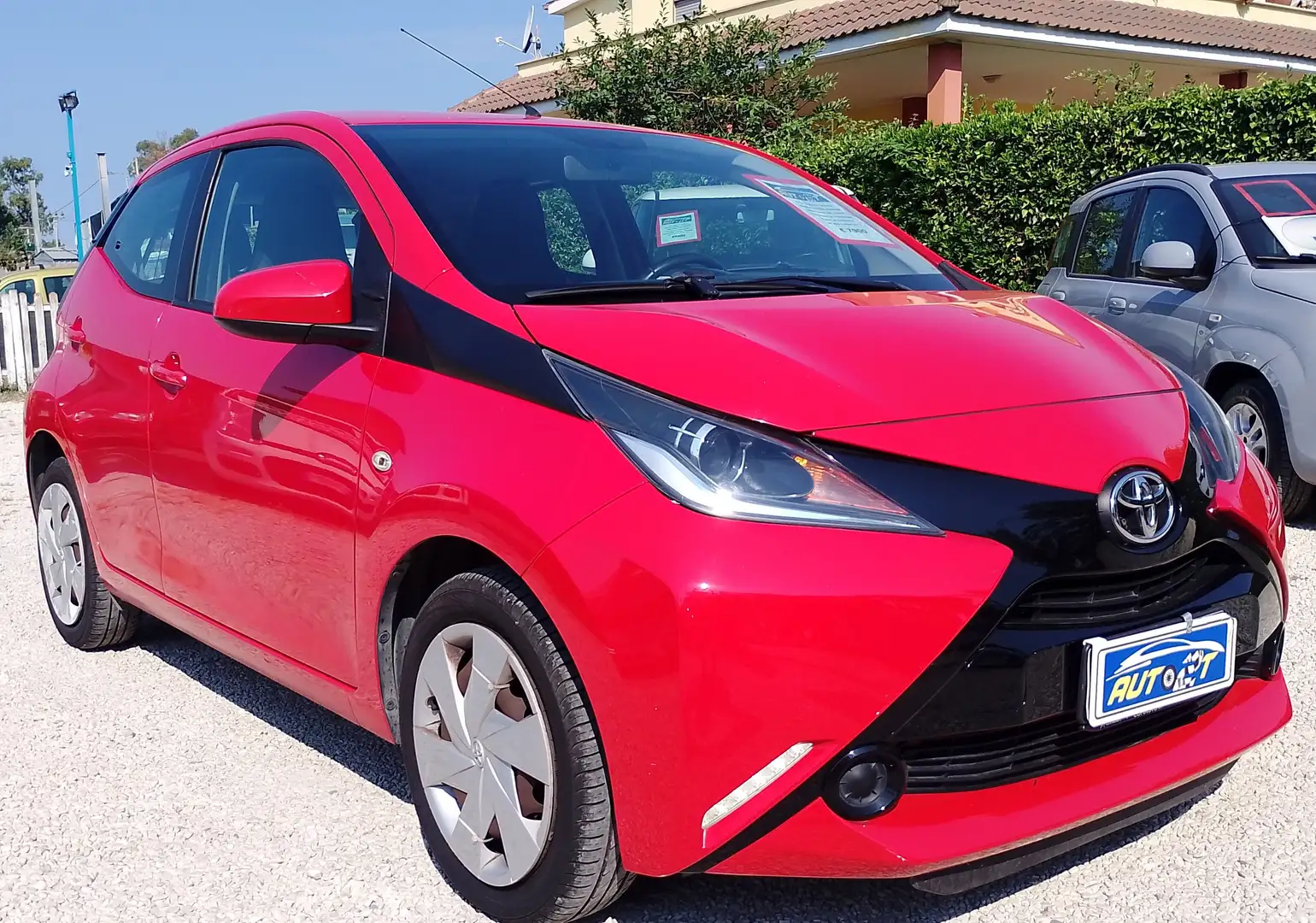 Toyota Aygo Aygo II  1.0 x-play 5 PORTE Rosso - 2