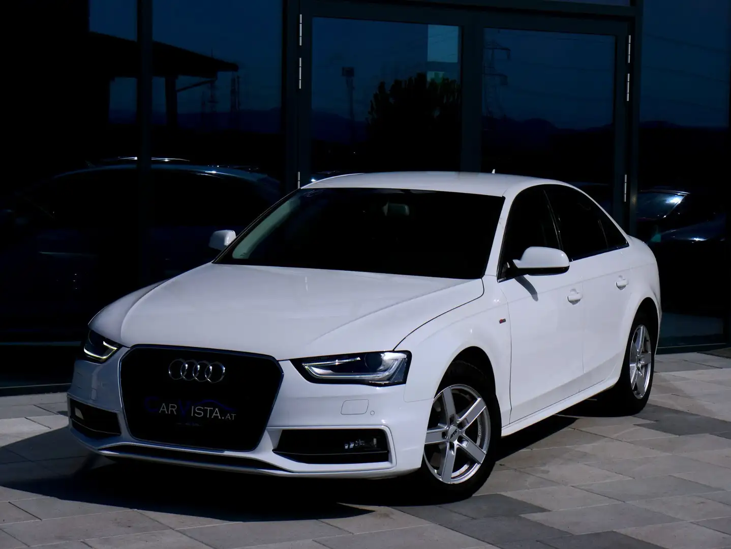Audi A4 2.0 TDI S-LINE Weiß - 2