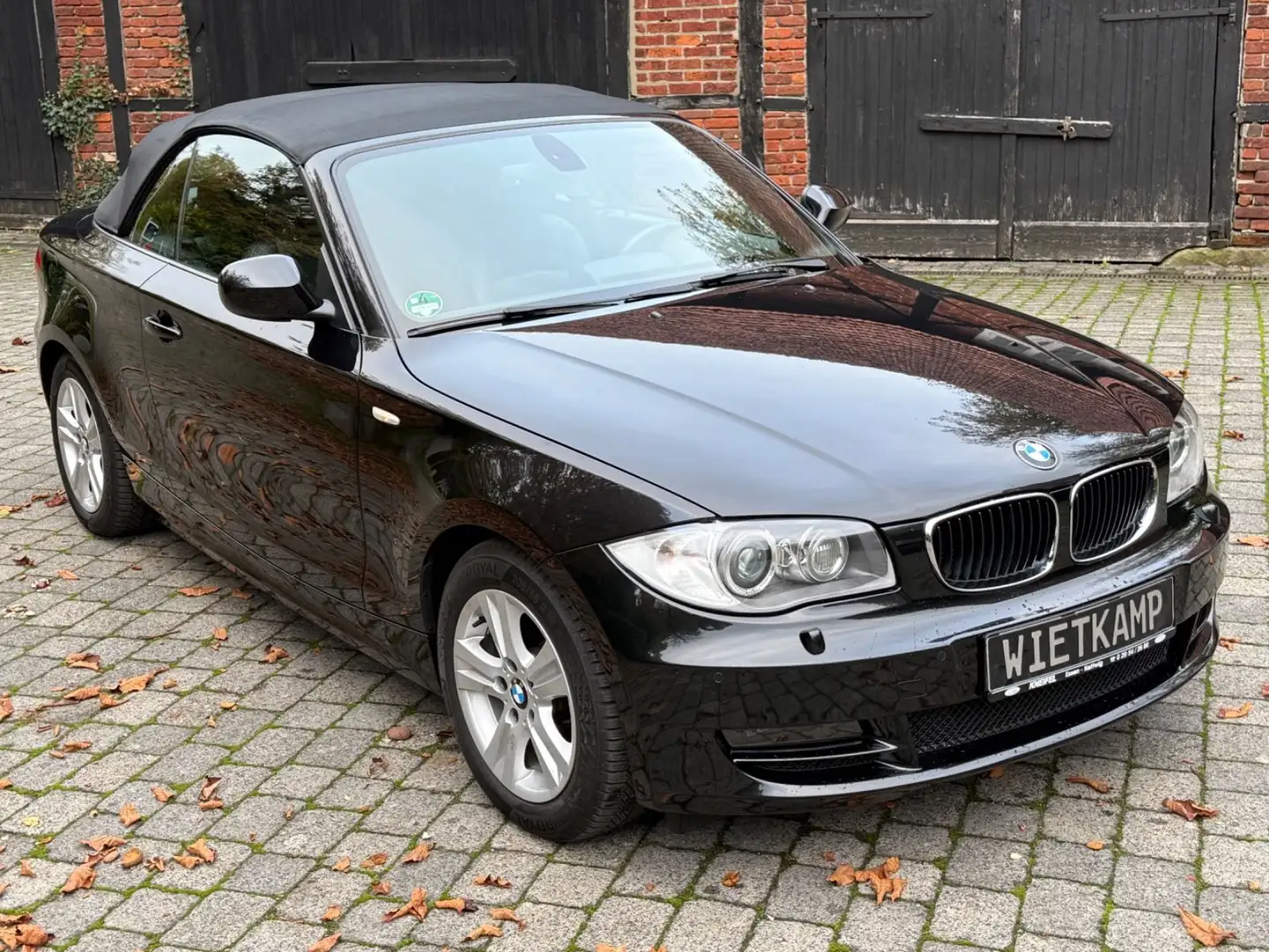 BMW 118 i Cabrio Leder/Navi/Xenon Schwarz - 2