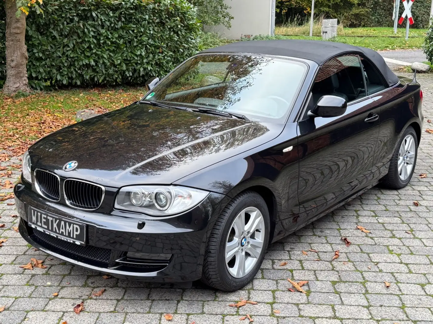 BMW 118 i Cabrio Leder/Navi/Xenon Schwarz - 1