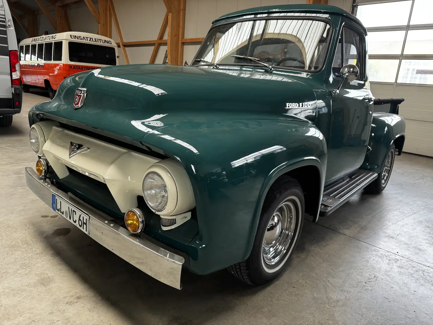 Ford F 100 V8 PickUp Custom Cab Top! Grün - 1