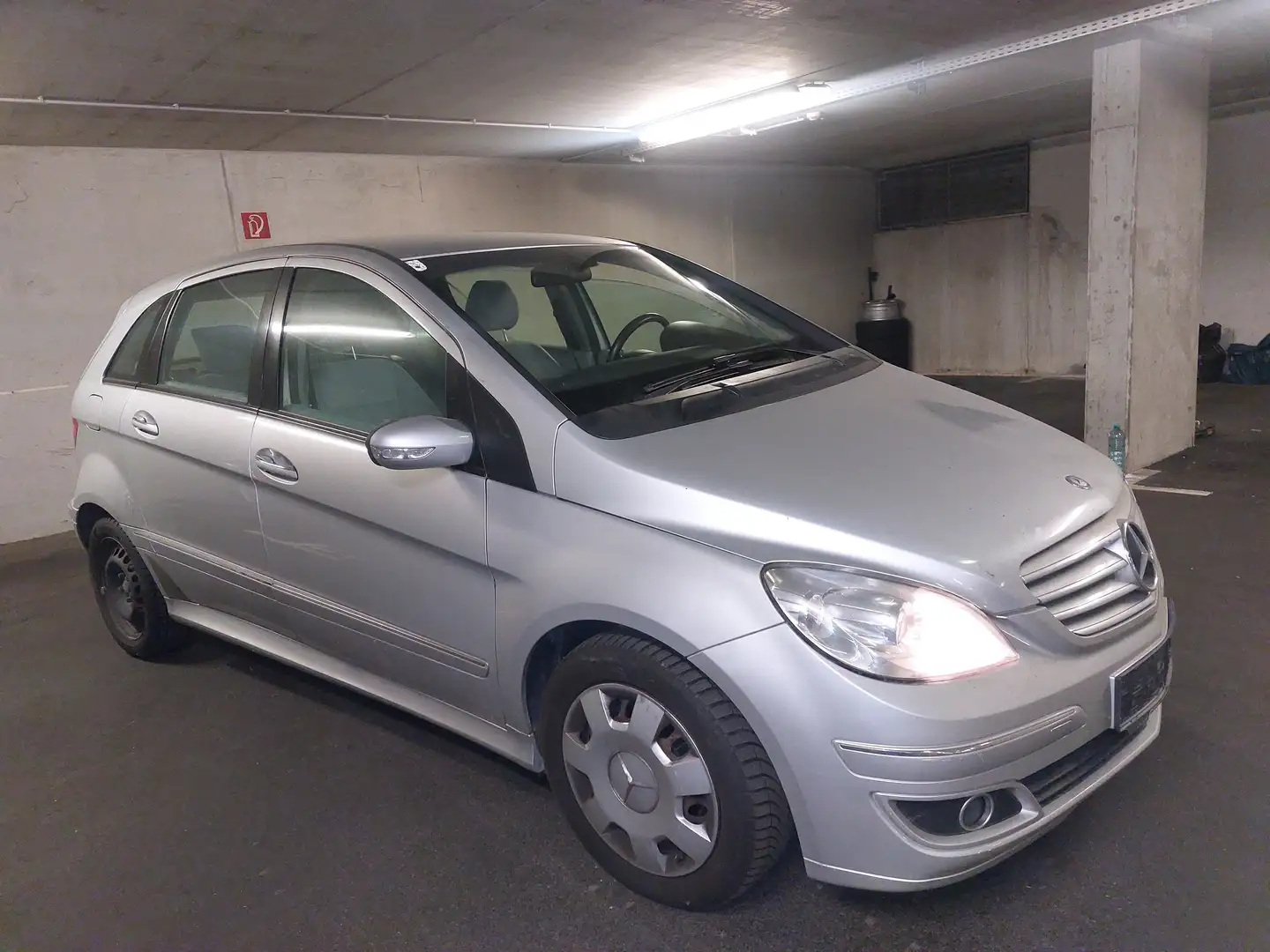 Mercedes-Benz B 180 B 180 CDI A-Edition Sport A-Edition Sport Silber - 2