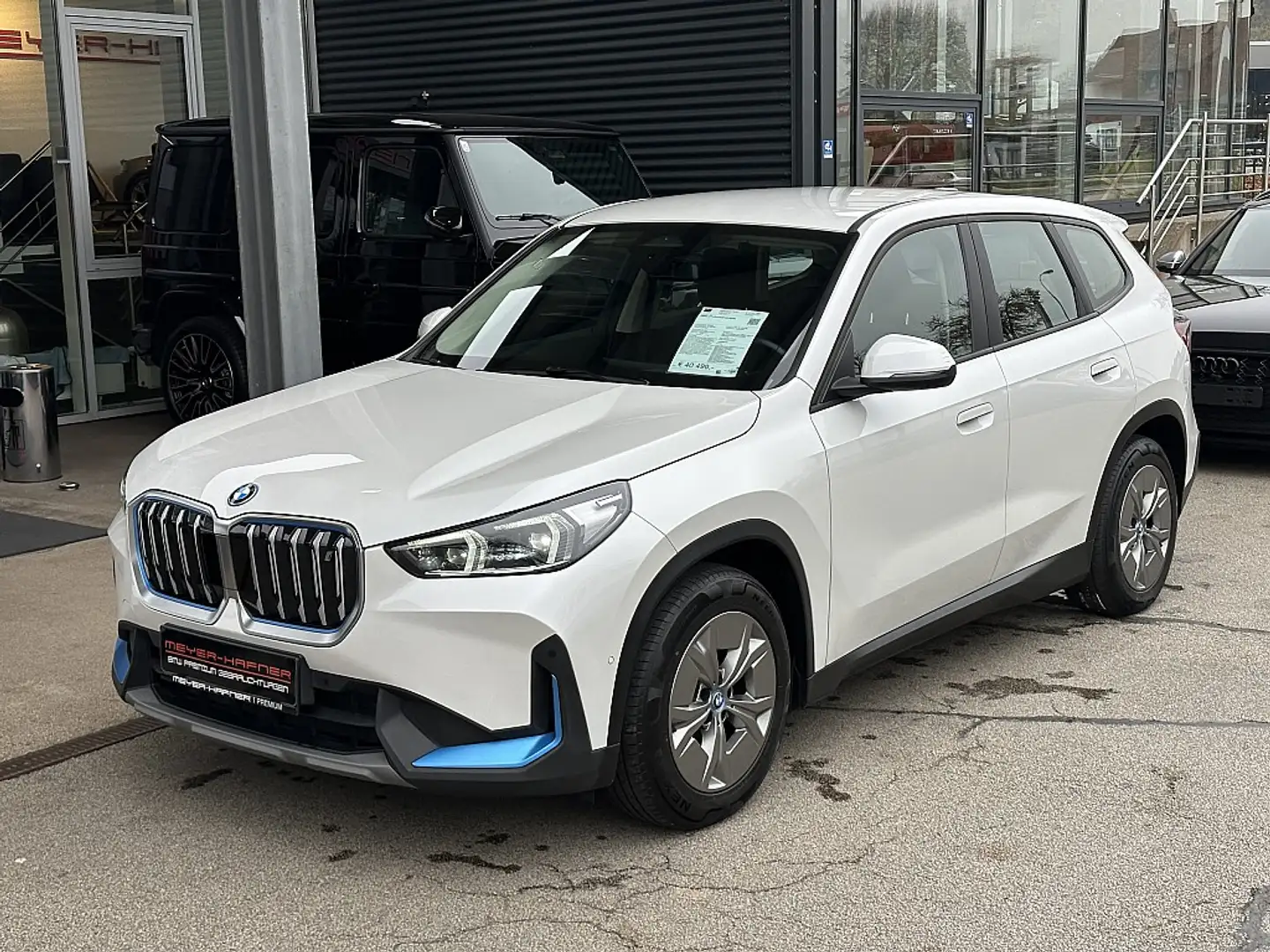 BMW iX1 xDrive30 64,7kWh Blanc - 1