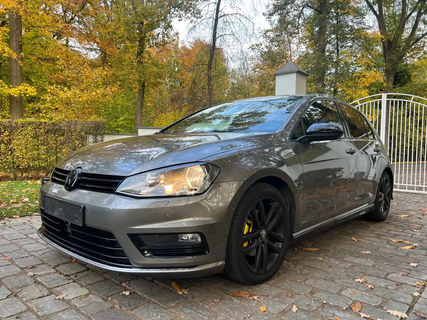 Volkswagen Golf VII 2.0 TDI**R LINE** Grijs - 1