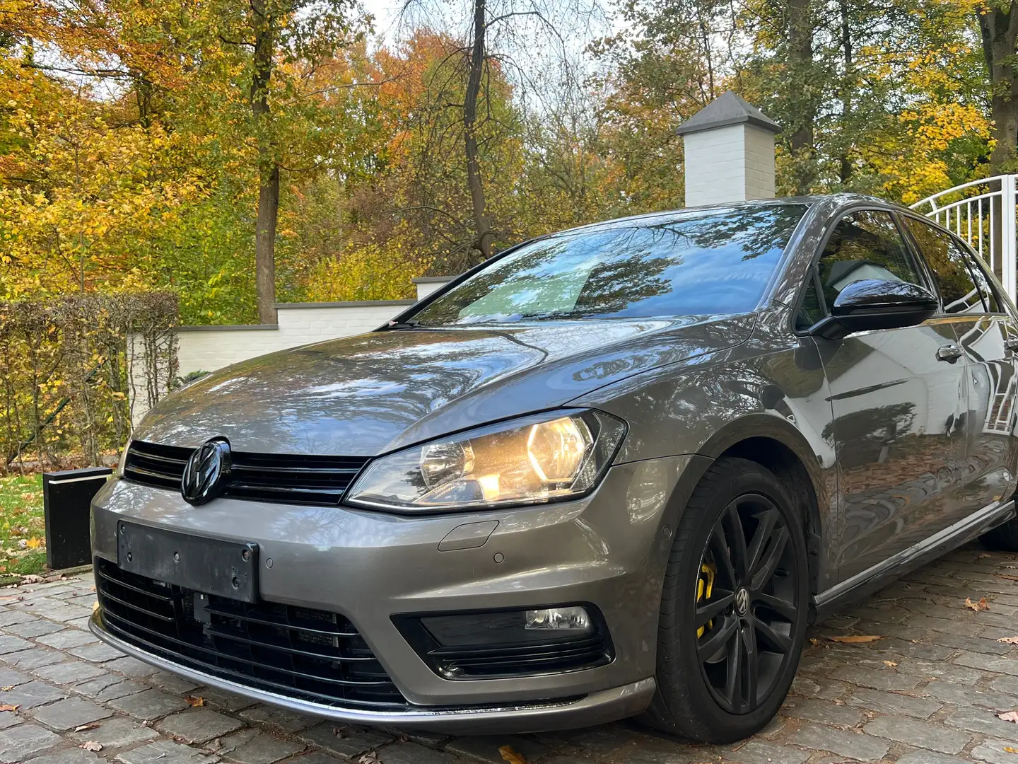 Volkswagen Golf VII 2.0 TDI**R LINE** Grijs - 2