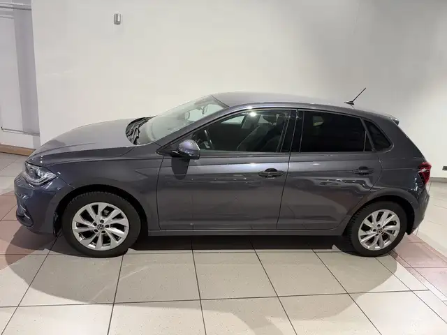 Volkswagen Polo view 2