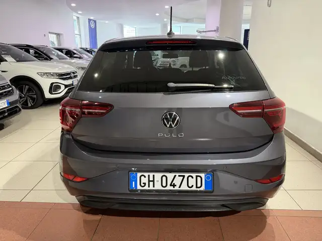 Volkswagen Polo view 4