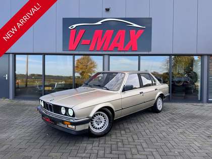 BMW 320 320i E30 AUT 1986 Beige 117DKM Zwarte Hemel