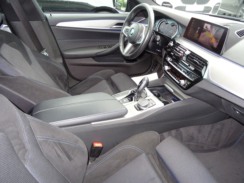 BMW 520 i Aut M Sportpaket 18" Navi Alcant. LED Amb.L — photo 8