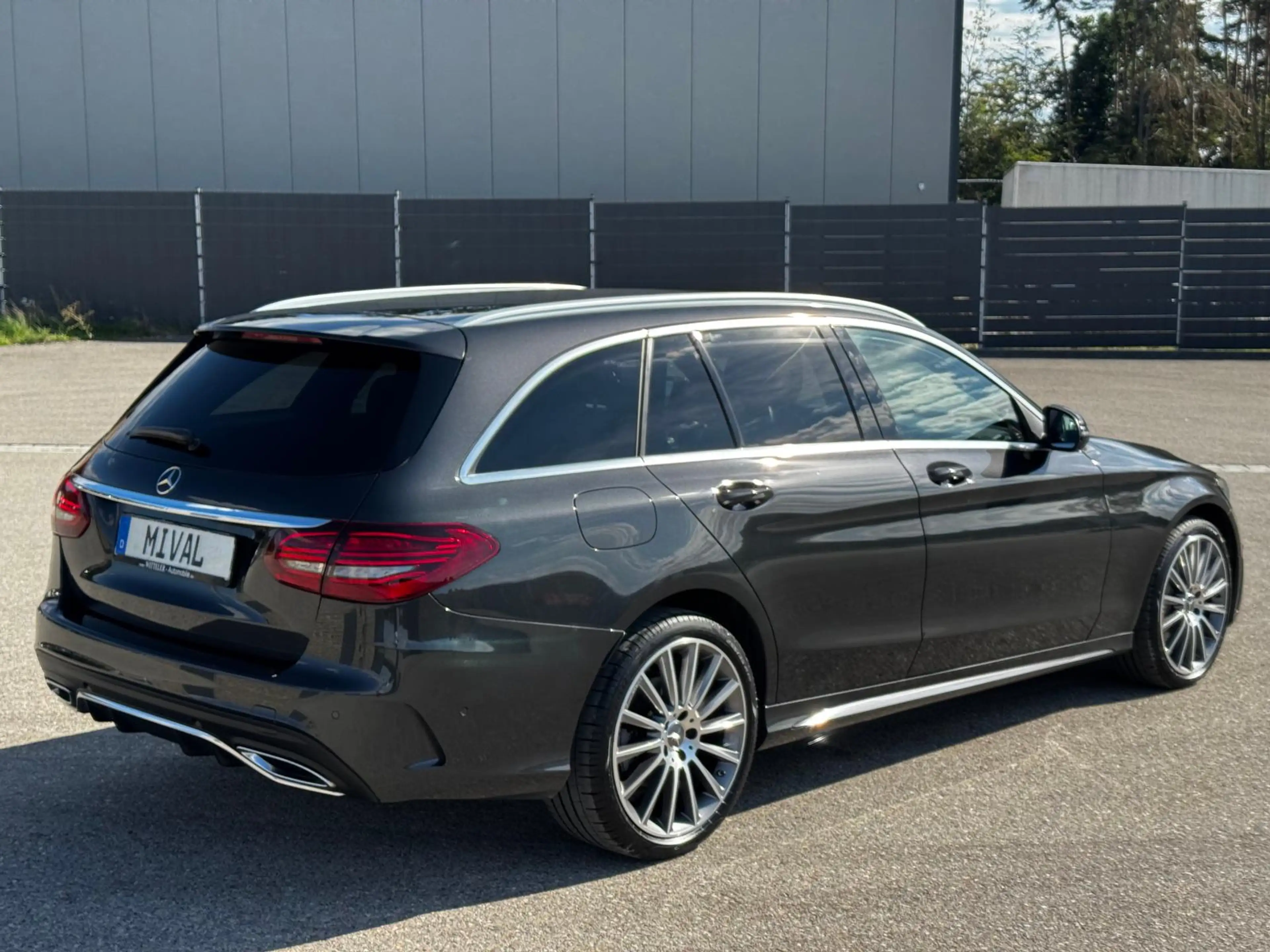 Mercedes-Benz C 300 d AMG/4Matic/LED/360/Memory/Tempomat — photo 7