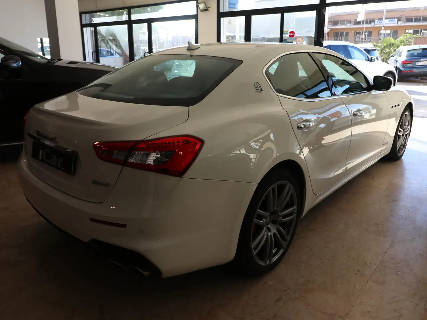 Maserati Ghibli auto - foto 4