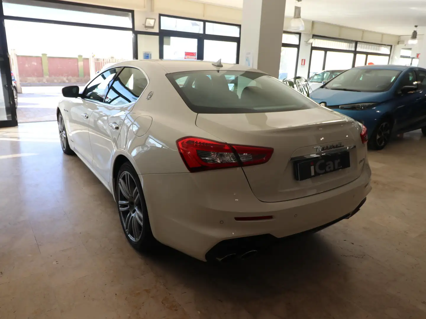 Maserati Ghibli auto - foto 2