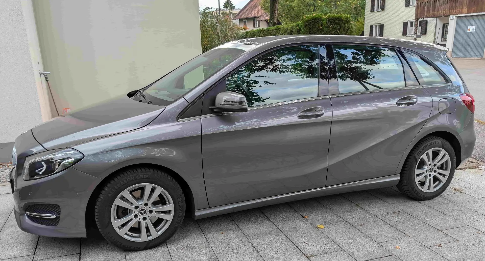 Mercedes-Benz B 180 7G-DCT Style - 1