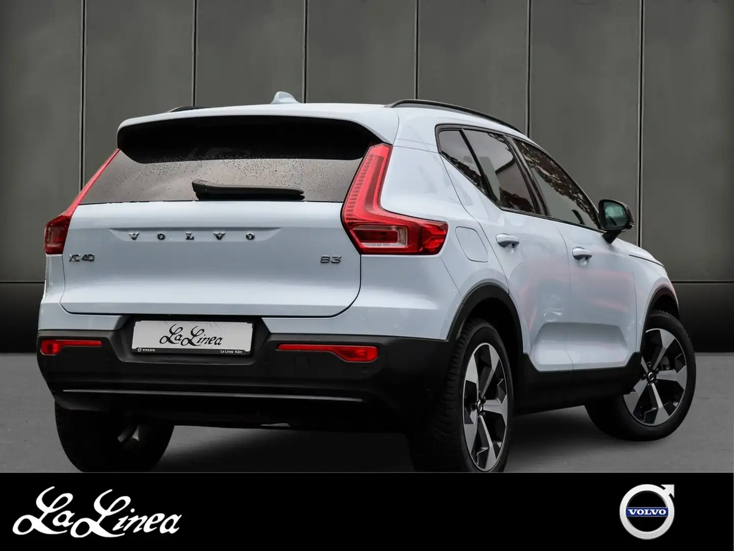 Volvo XC40 B3 (B) Plus Dark NP:53.080,-//BLIS/MEMORY/HK Blau - 2