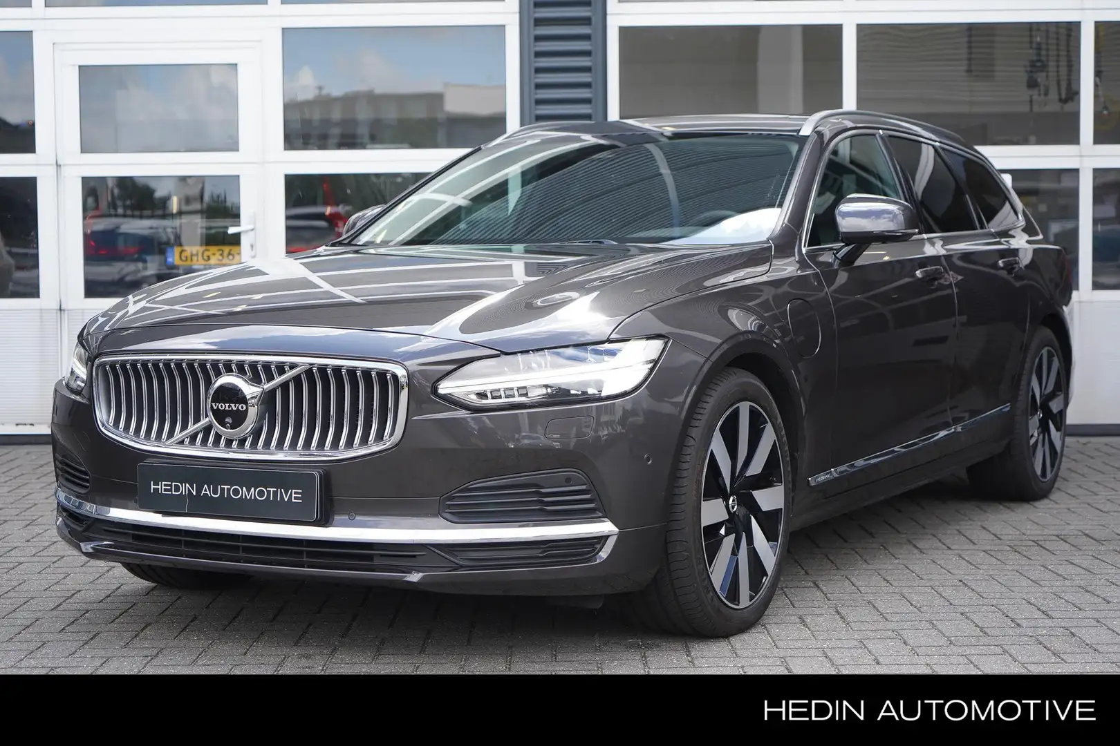 Volvo V90 2.0 T8 Plug-in hybrid AWD Plus Bright | Schuifdak Grau - 1