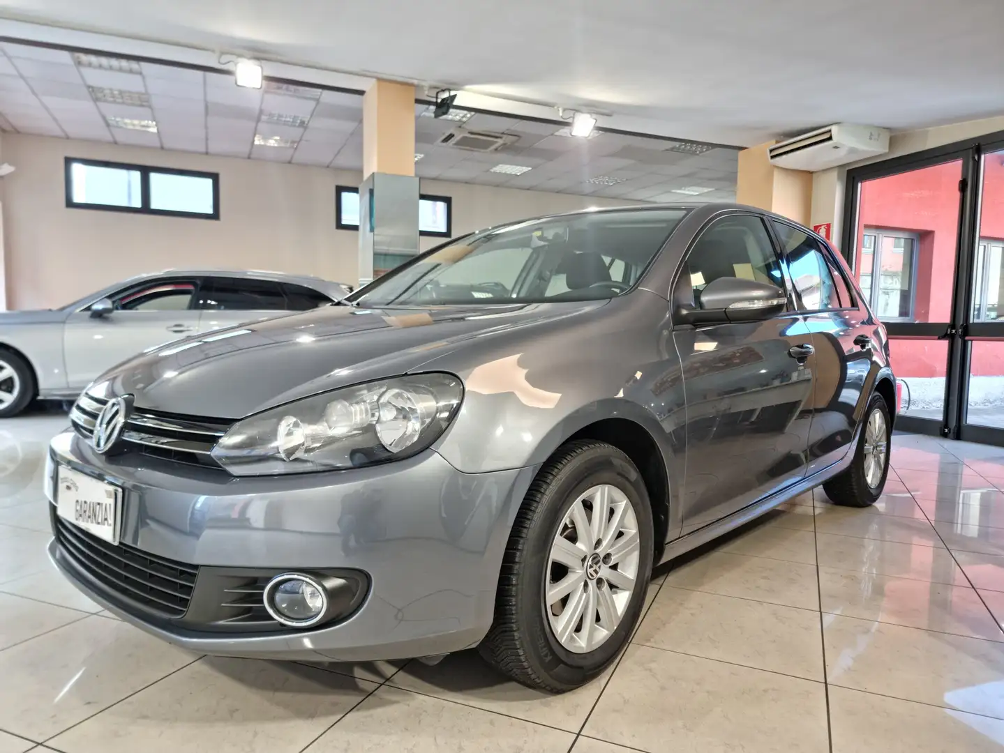 Volkswagen Golf 5p 1.6 tdi Comfortline Gris - 1