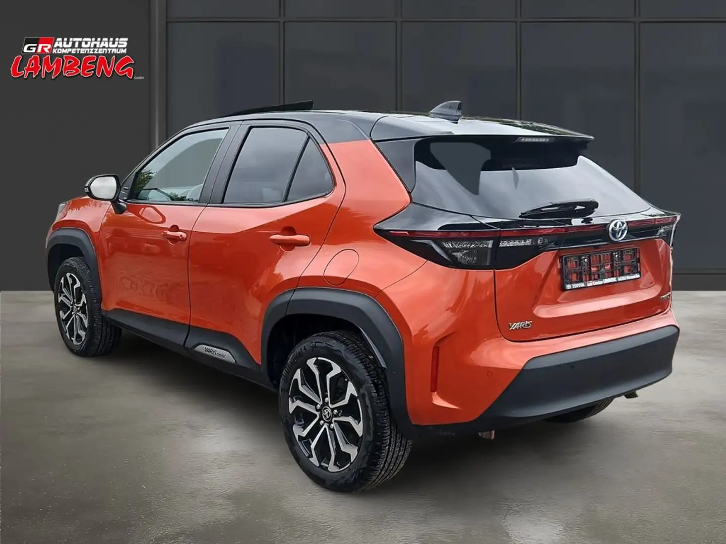 Toyota Yaris Cross Hybrid 1.5 VVT-i Spicy Edition Orange - 2