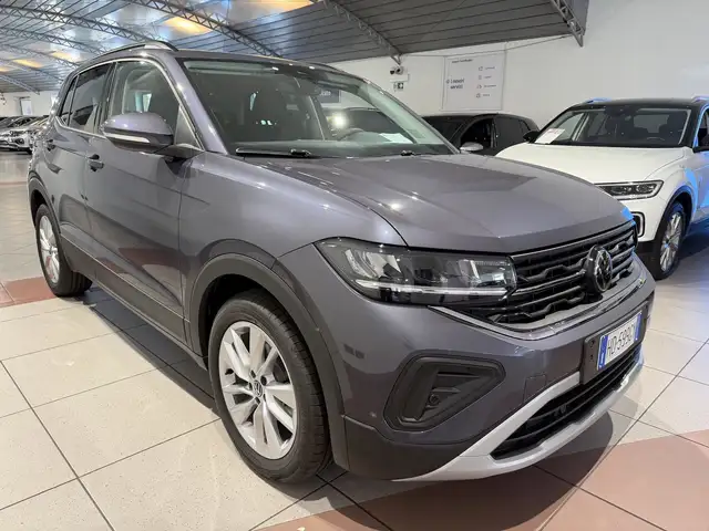 Volkswagen T-Cross view 6