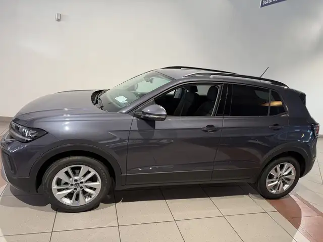 Volkswagen T-Cross view 2