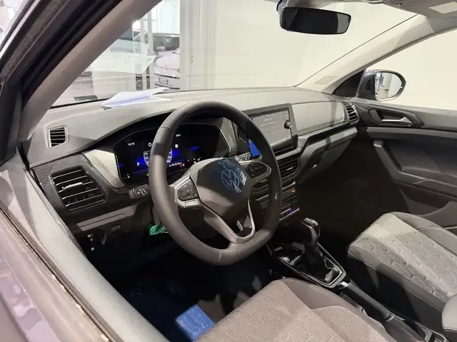 Volkswagen T-Cross view 8