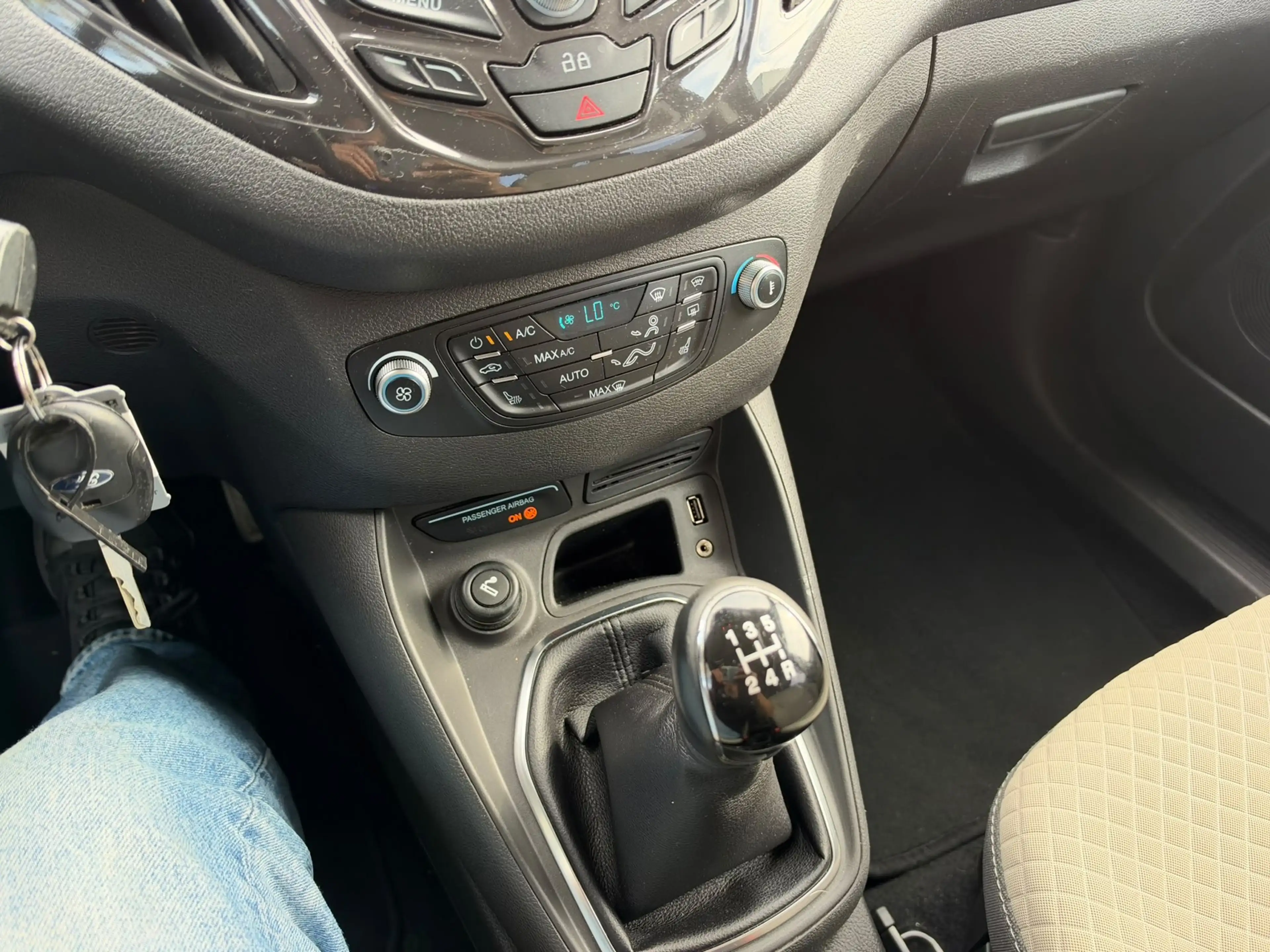 Ford Tourneo Courier 1.0 Titanium, Airco, Trekhaak, Cruise Control, Dub — photo 18