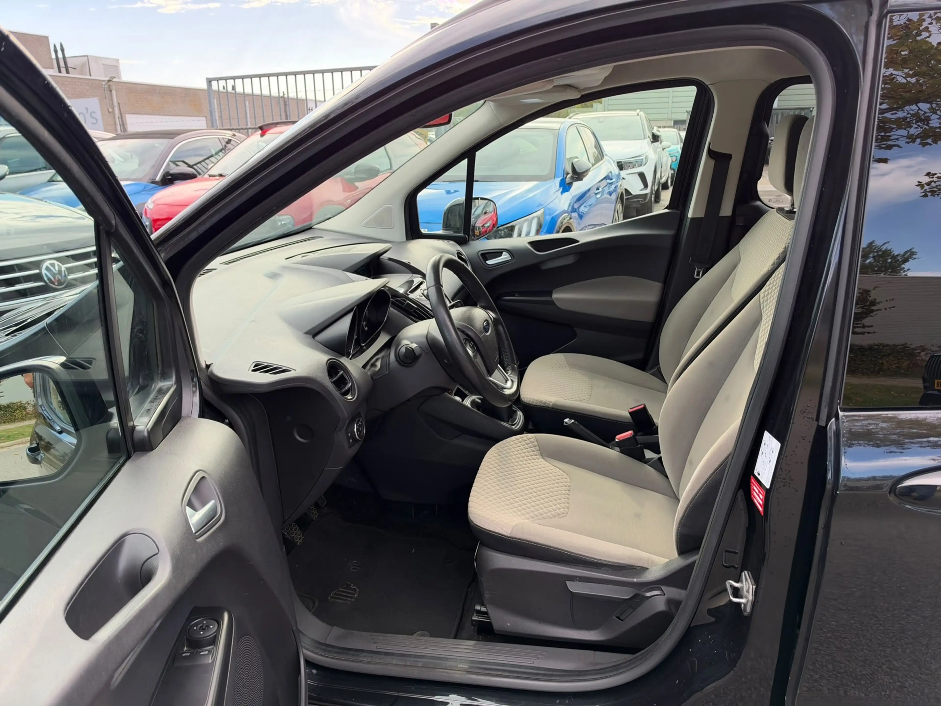 Ford Tourneo Courier 1.0 Titanium, Airco, Trekhaak, Cruise Control, Dub — photo 10
