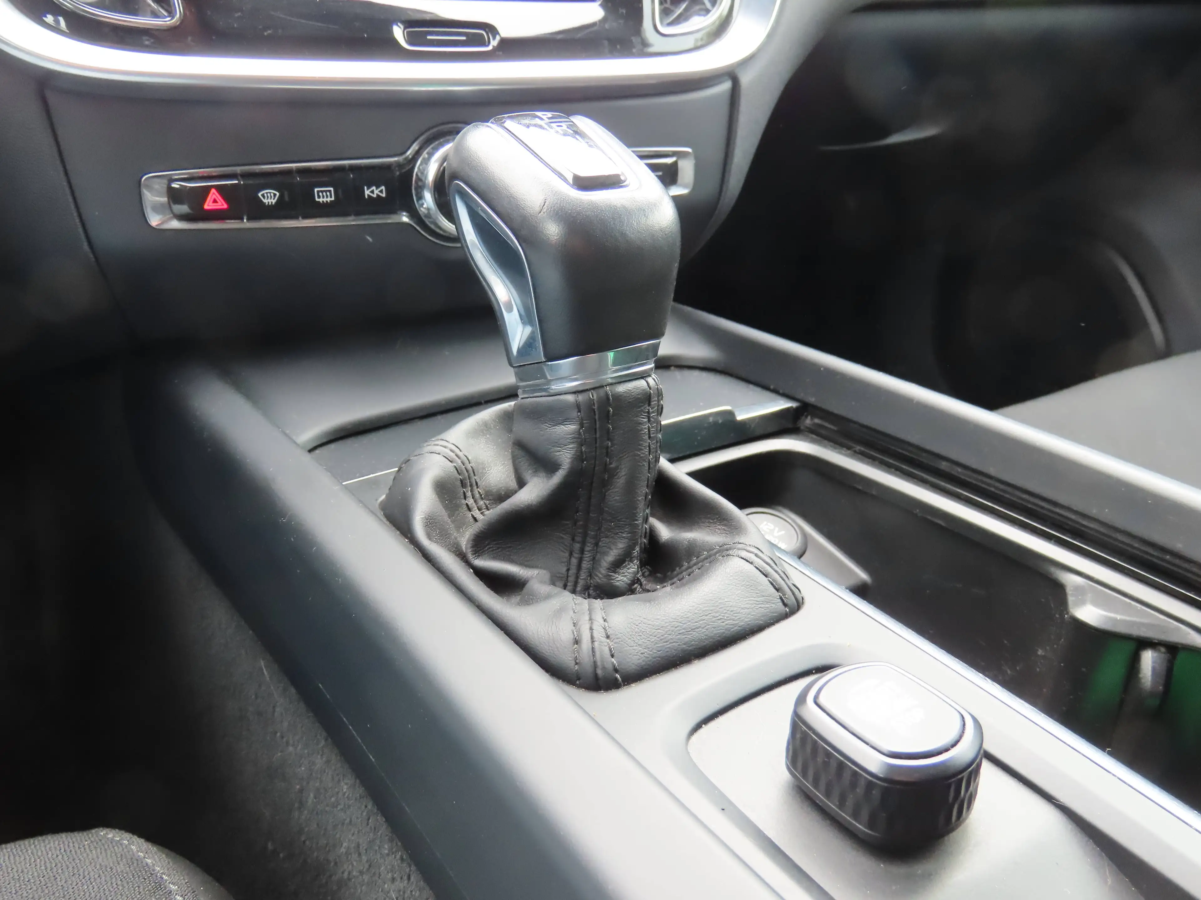 Volvo V60 V60 2.0 T4 Momentum Pro Geartronic — photo 6