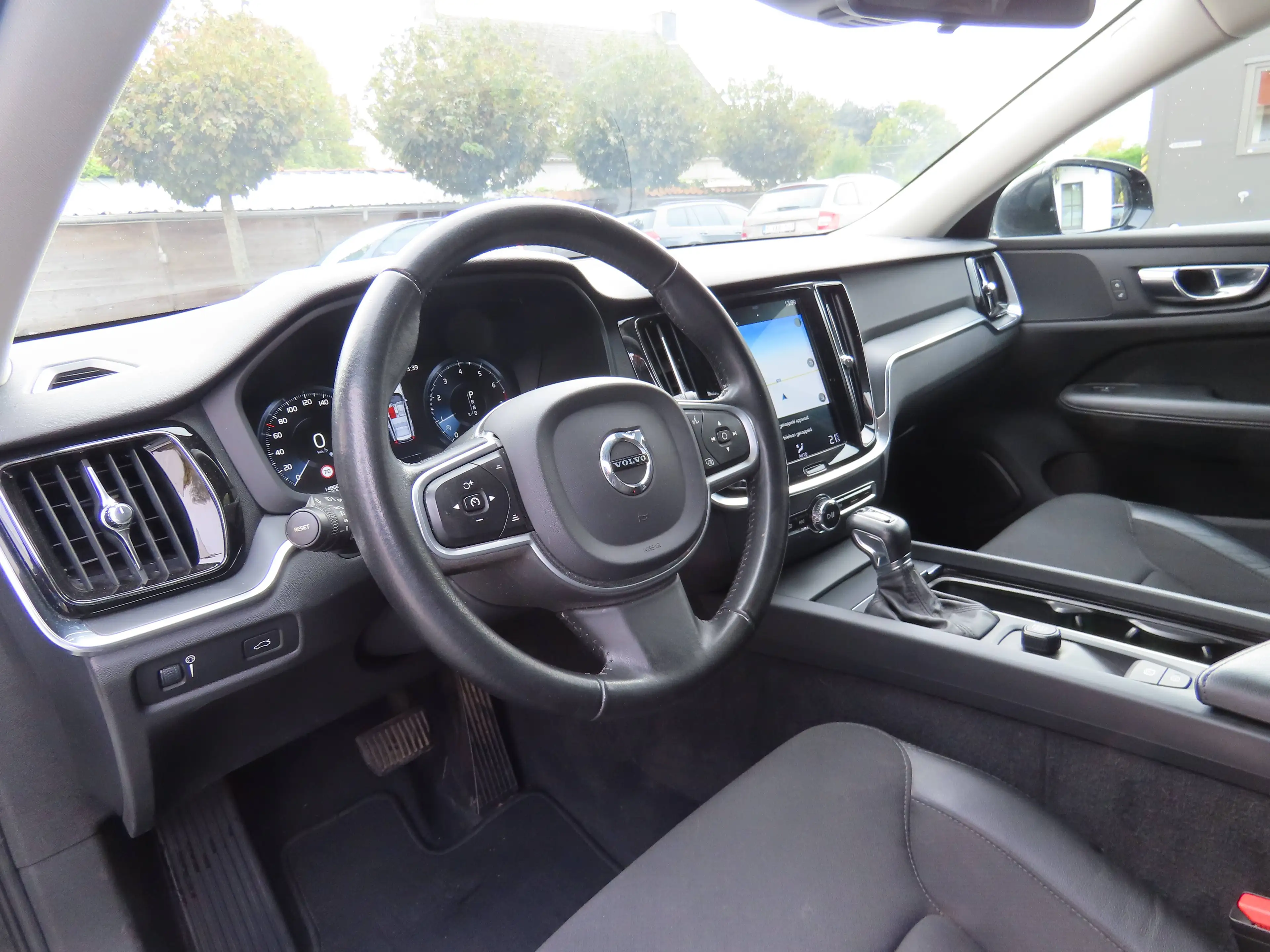 Volvo V60 V60 2.0 T4 Momentum Pro Geartronic — photo 14