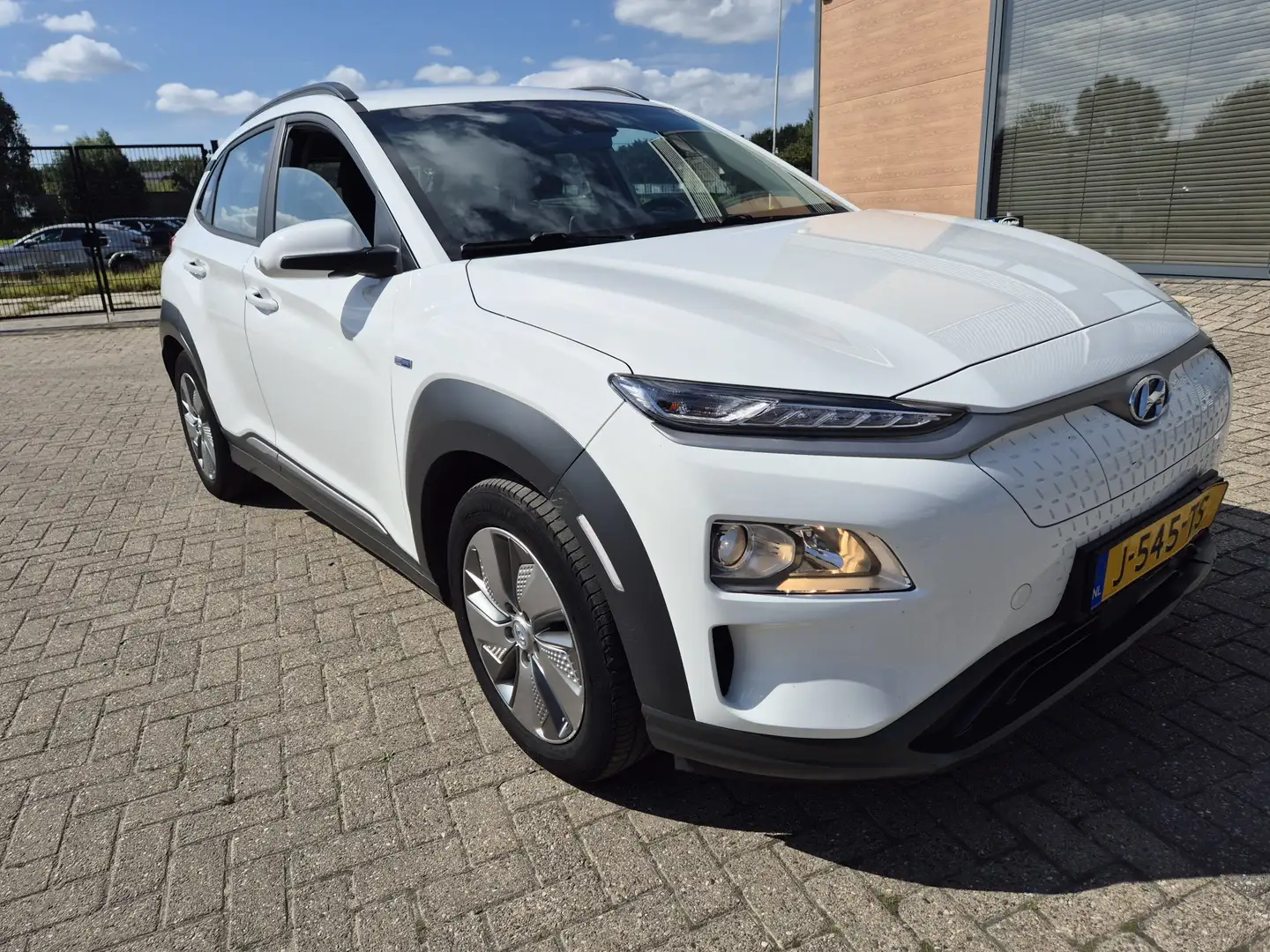 Hyundai KONA EV Comfort 64 kWh 150kw 45.000km EXPORT PRIJs oekr Wit - 2