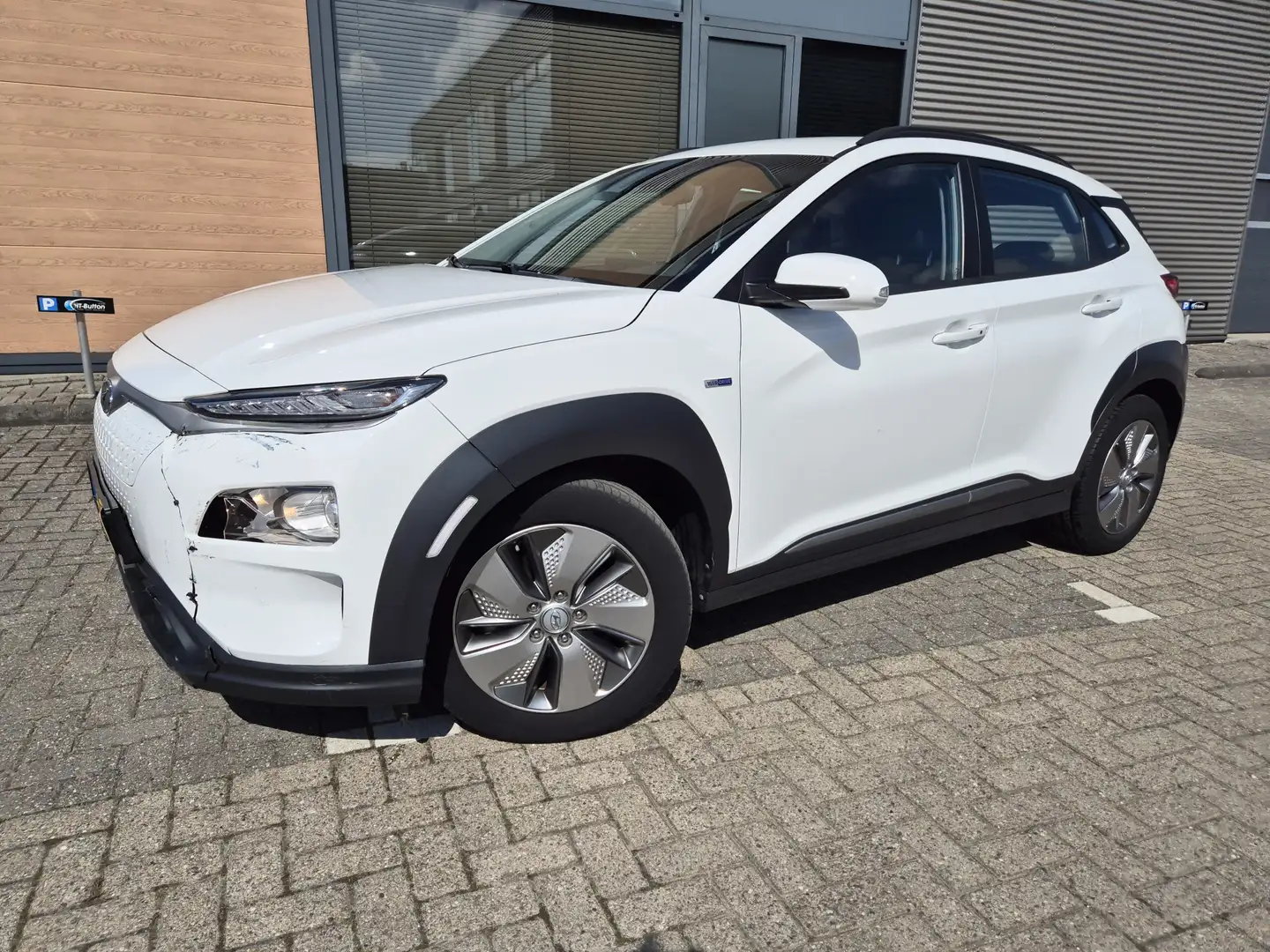 Hyundai KONA EV Comfort 64 kWh 150kw 45.000km EXPORT PRIJs oekr Wit - 1