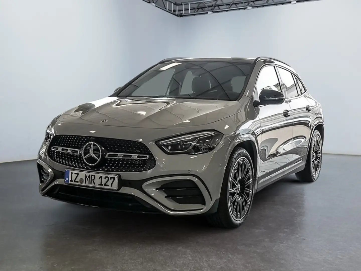Mercedes-Benz GLA 200 d AMG NIGHT SPUR PANO AHK KAMERA PDC Gris - 1