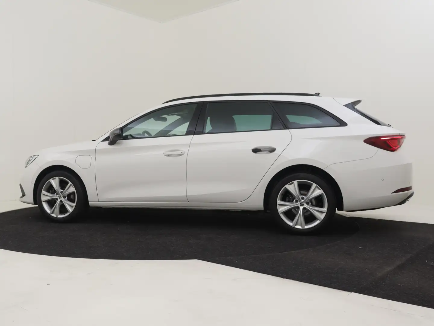 SEAT Leon e-Hybrid Sportstourer 1.4 TSI eHybrid PHEV FR Business Inte Blanc - 2
