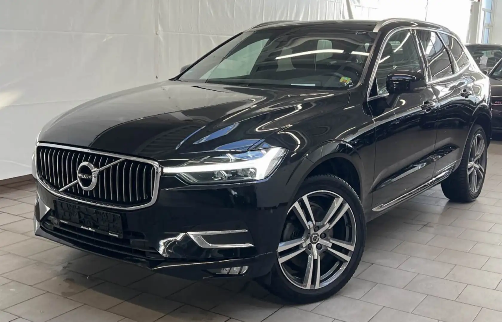 Volvo XC60 B4 D Geartronic Inscription Mild-Hybrid Zwart - 1