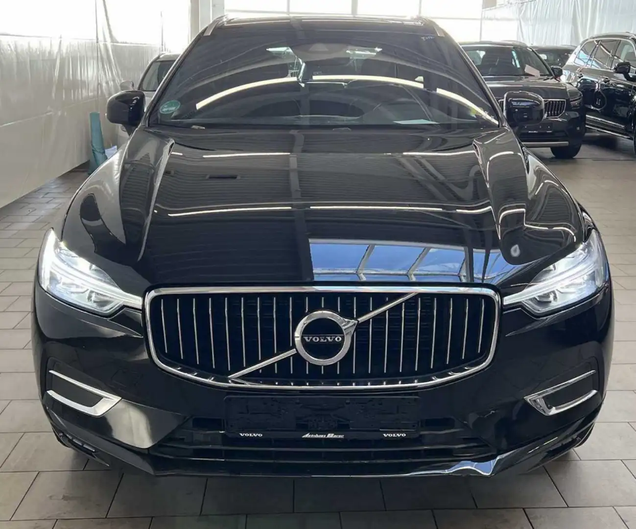 Volvo XC60 B4 D Geartronic Inscription Mild-Hybrid Zwart - 2