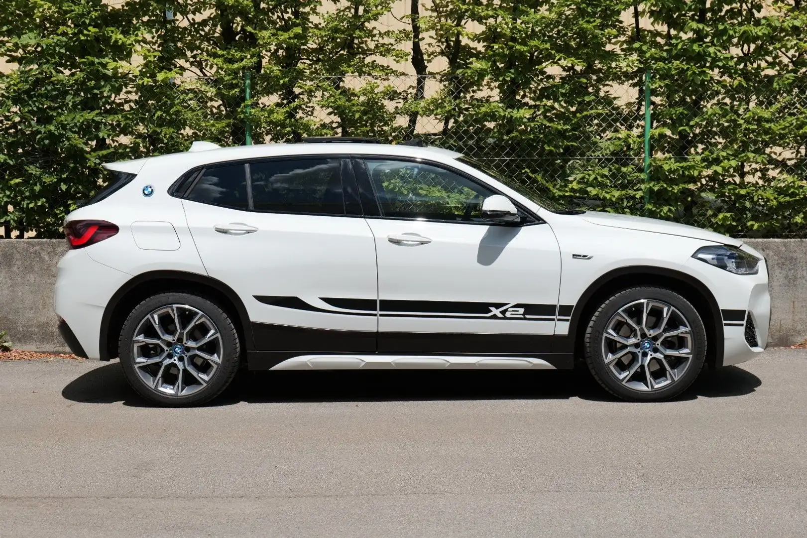 BMW X2 Baureihe X2 xDrive 25 e Edition M Mesh Weiß - 2