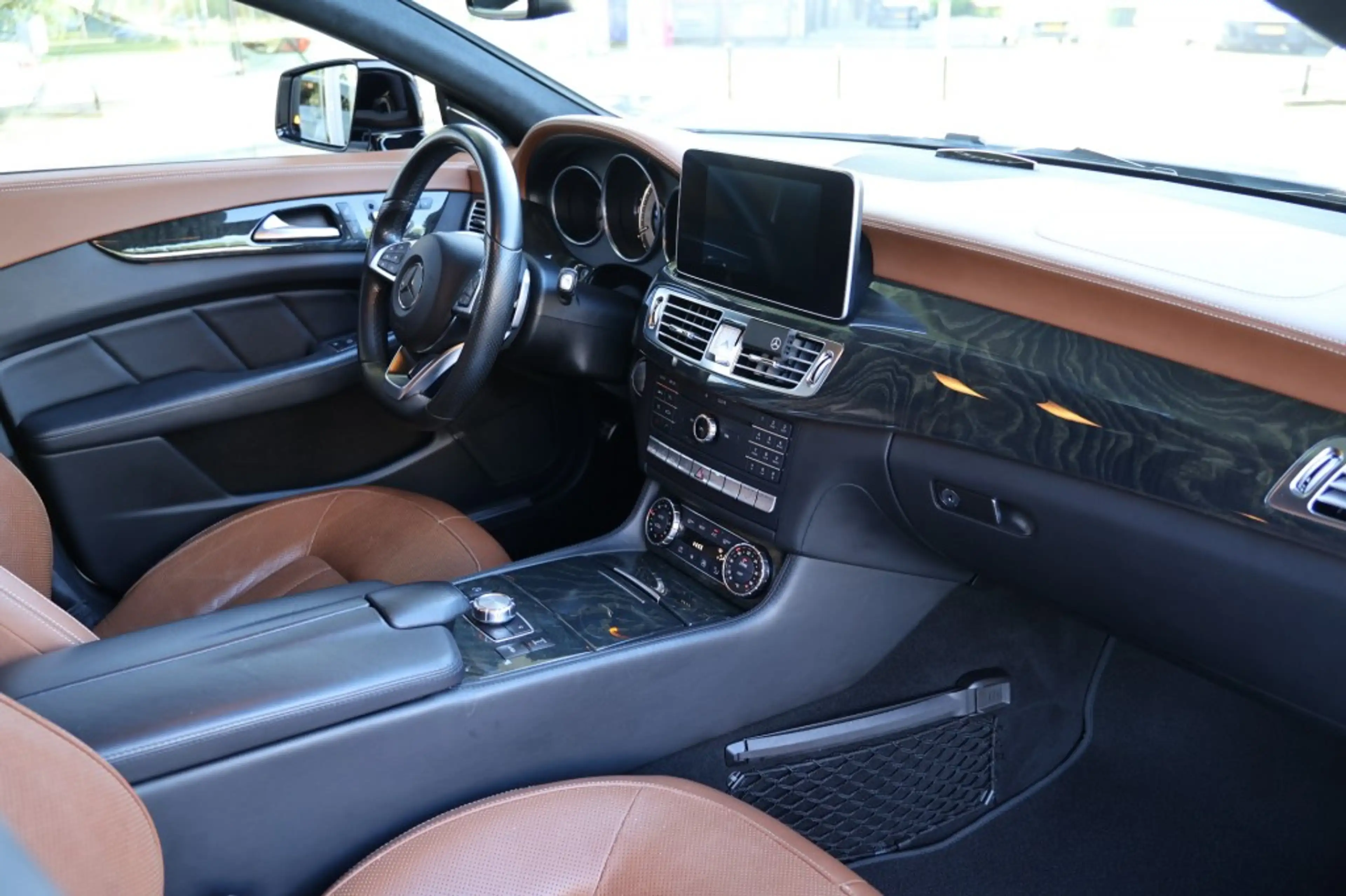 Mercedes-Benz CLS 350 350 4MATIC *PANO*H&K*DESIGNO*MASSAGE*AIRMATIC*TREK — photo 12