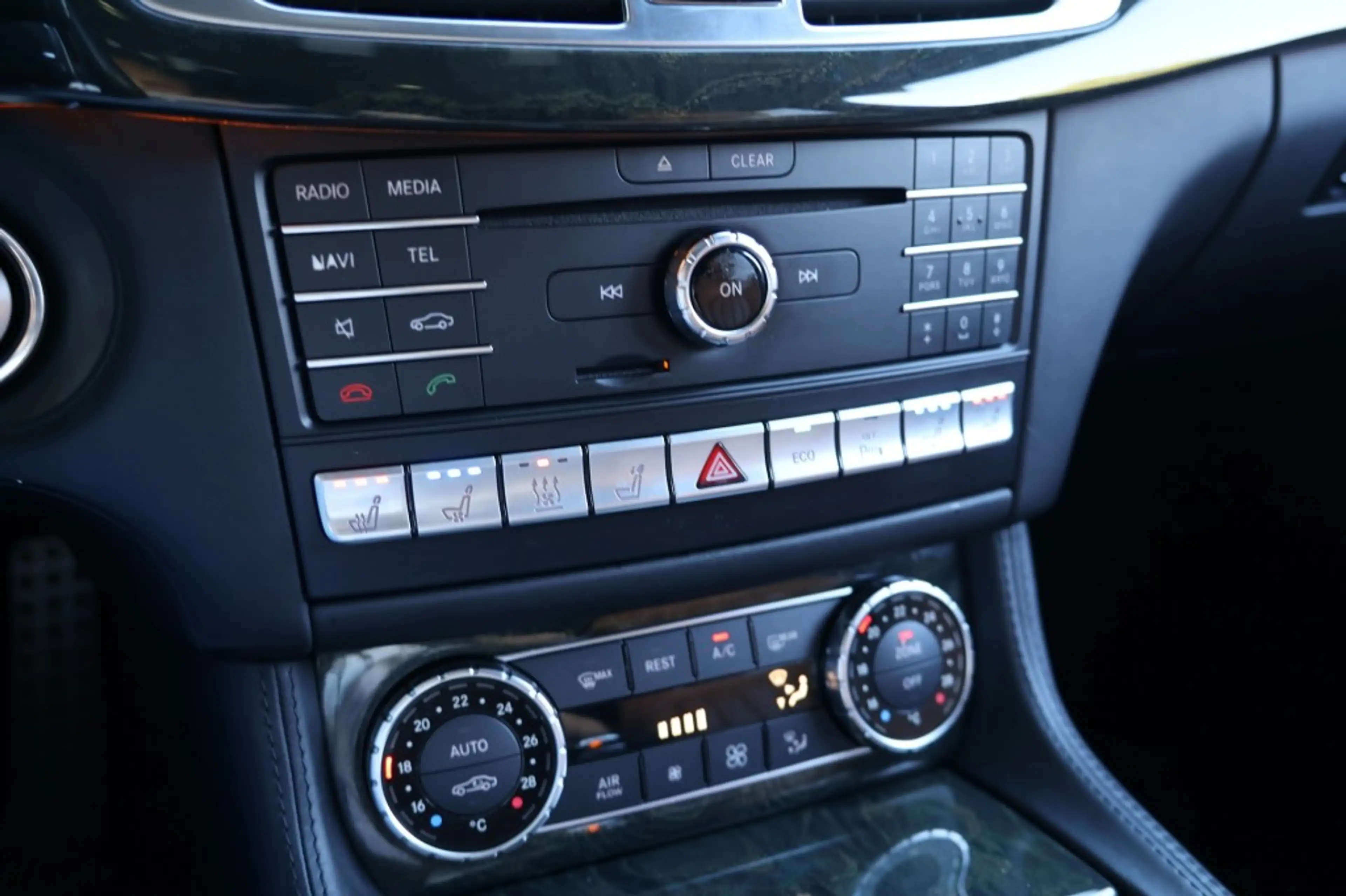 Mercedes-Benz CLS 350 350 4MATIC *PANO*H&K*DESIGNO*MASSAGE*AIRMATIC*TREK — photo 25