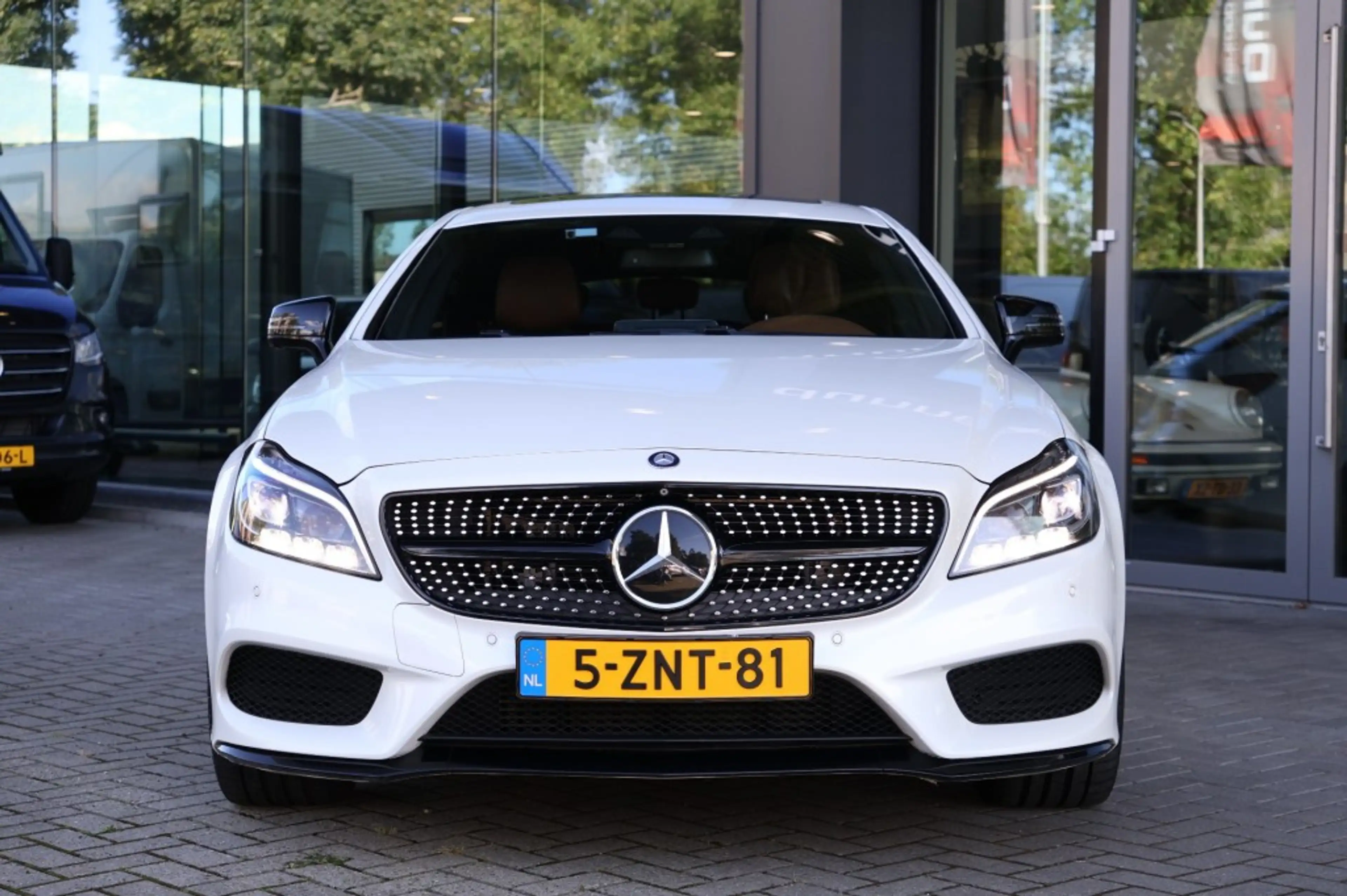 Mercedes-Benz CLS 350 350 4MATIC *PANO*H&K*DESIGNO*MASSAGE*AIRMATIC*TREK — photo 5