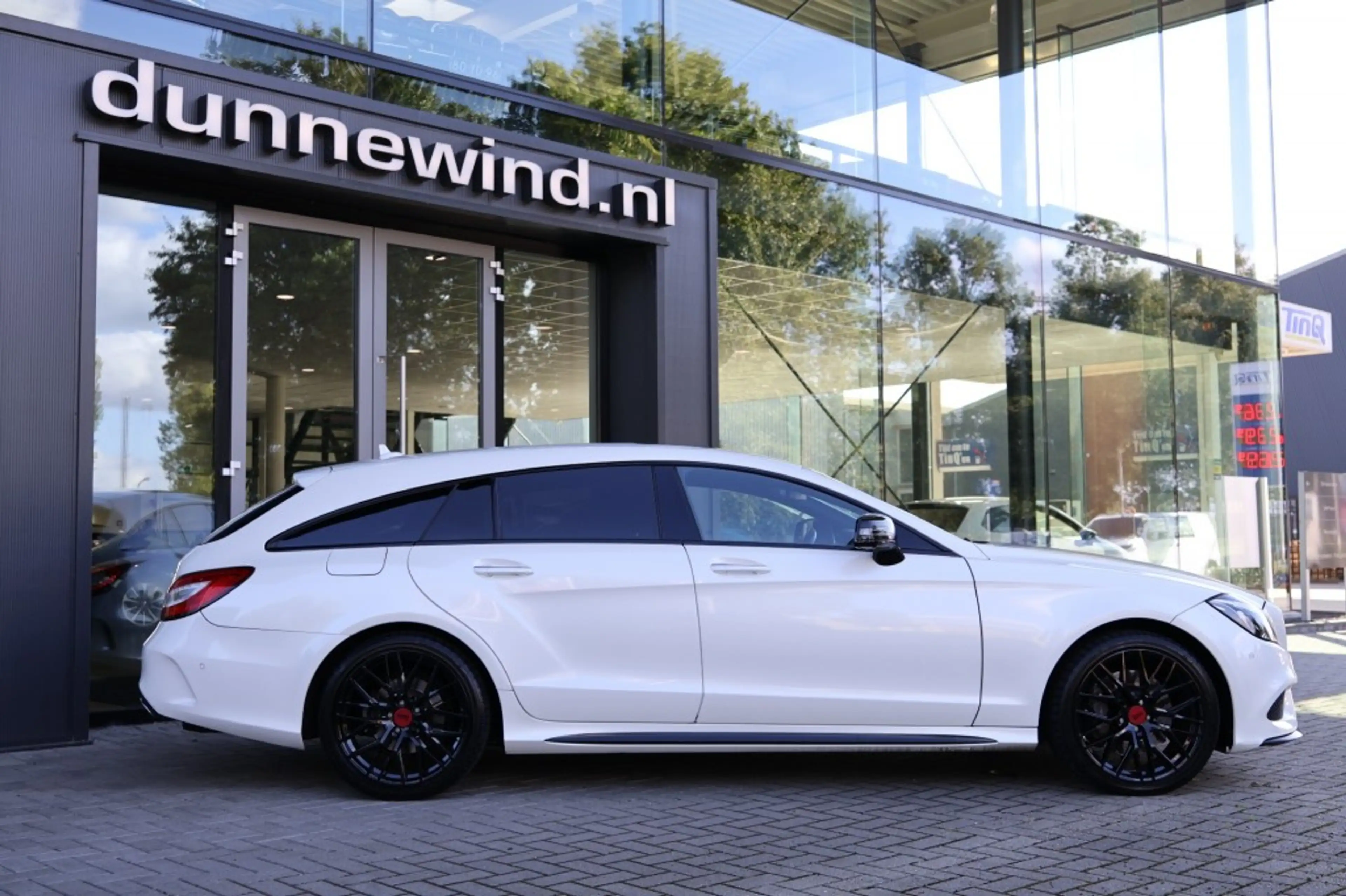 Mercedes-Benz CLS 350 350 4MATIC *PANO*H&K*DESIGNO*MASSAGE*AIRMATIC*TREK — photo 3