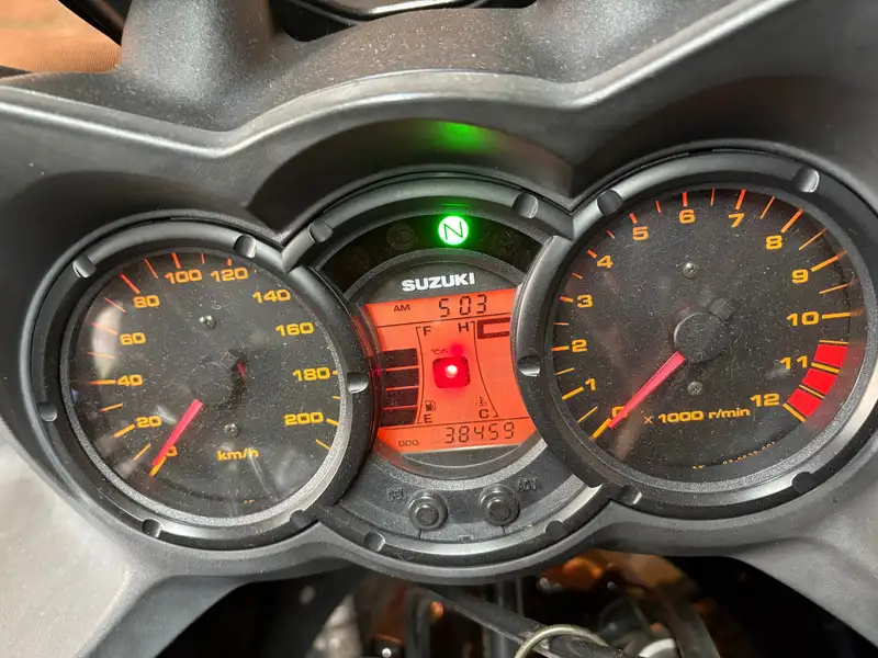 Suzuki V-STROM 650 - foto 2