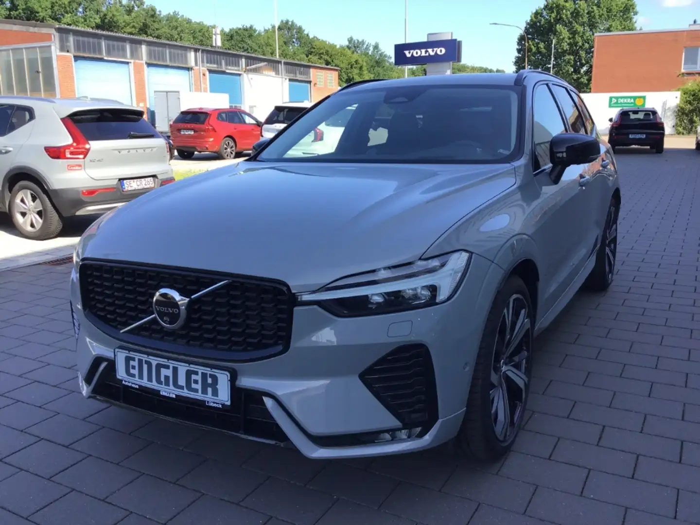 Volvo XC60 B5 (Benzin) Ultimate Dark AWD Stdhzg. Cam Gris - 2