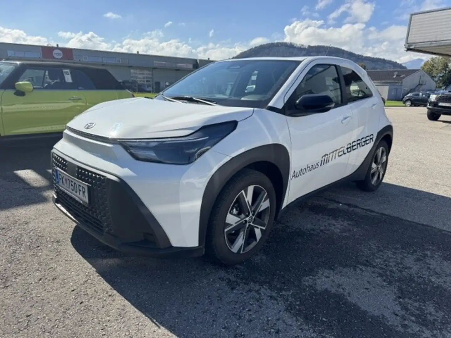 Toyota Aygo X 1,5 Hybrid Weiß - 1