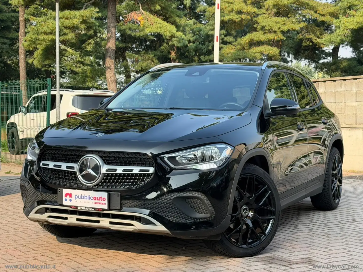 Mercedes-Benz GLA 180 GLA 180 Automatic Sport Plus Schwarz - 1