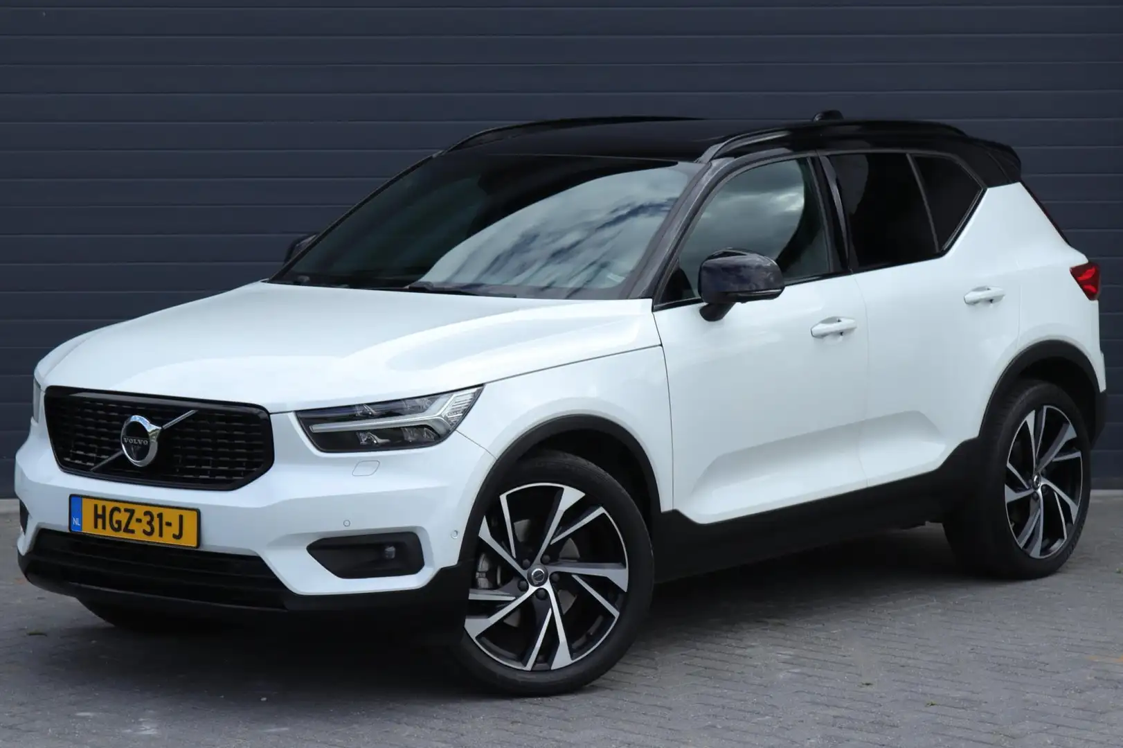 Volvo XC40 2.0 T5 AWD R-Design / Automaat / Carplay / Camera Blanc - 2